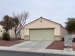 8516 Gracious Pine Ave in Las Vegas, NV - Building Photo - Building Photo