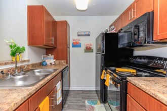 5555 Holly View Dr, Unit 914 in Houston, TX - Building Photo - Building Photo