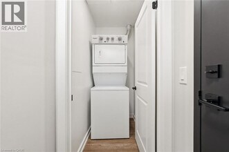 870 Queenston Rd in Hamilton, ON - Building Photo - Building Photo