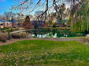 2407 S Goebbert Rd in Arlington Heights, IL - Building Photo - Building Photo