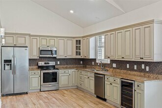 7284 Hawksnest Blvd in Orlando, FL - Building Photo - Building Photo