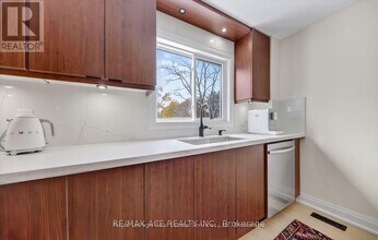 100 Brimwood Blvd in Toronto, ON - Building Photo - Building Photo