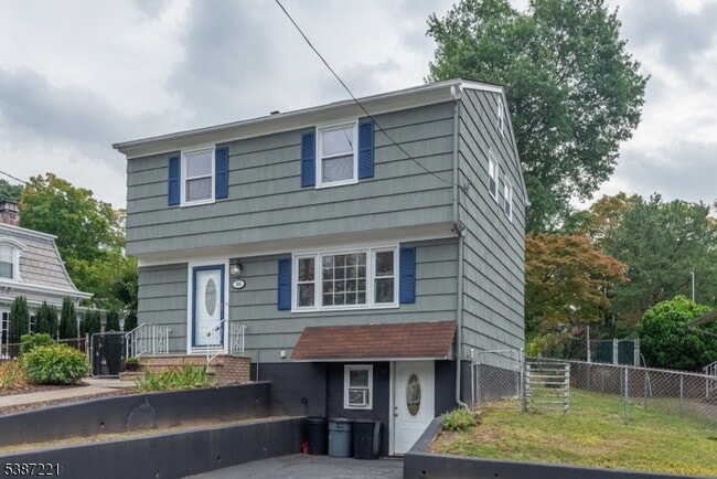 98 Browertown Rd in Little Falls, NJ - Building Photo - Building Photo