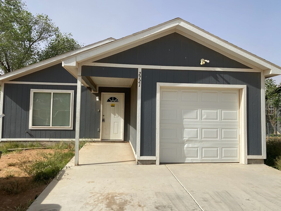 2721 E 3rd St in Lubbock, TX - Building Photo