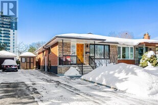 66 Vanguard Dr in Toronto, ON - Building Photo