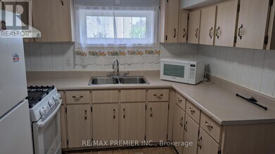 16 Petiole Rd in Toronto, ON - Building Photo - Building Photo