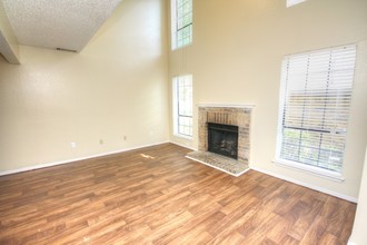 Bradfield Creek Townhomes in Garland, TX - Building Photo - Interior Photo