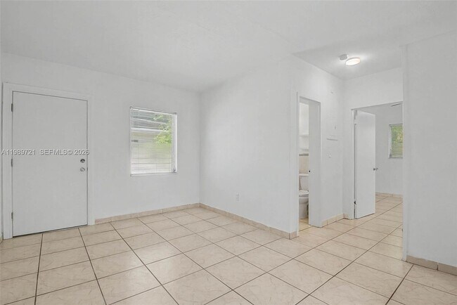 225 Madeira Ave in Coral Gables, FL - Building Photo - Building Photo