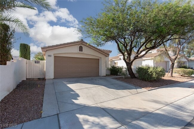8057 Broken Spur Ln in Las Vegas, NV - Building Photo - Building Photo