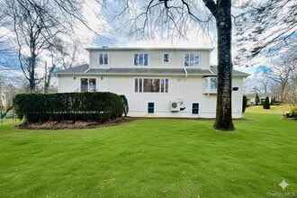 164 Rock Creek Ln in Scarsdale, NY - Building Photo - Building Photo