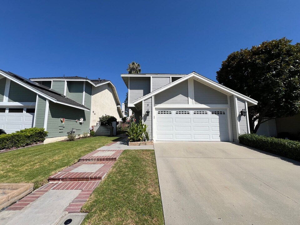 5 Hidden Creek Ln in Laguna Hills, CA - Building Photo