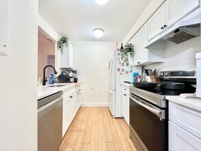 6 Douglas Park, Unit 4 in Boston, MA - Foto de edificio - Building Photo