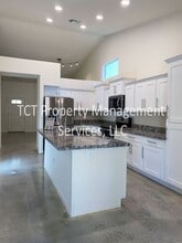 1740 E Oakland St in Chandler, AZ - Foto de edificio - Building Photo