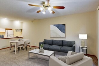 Pine Lake Heights Apartments in Lincoln, NE - Building Photo - Building Photo