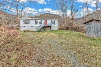 9 Harwood Cemetary Rd in Barnardsville, NC - Building Photo - Building Photo