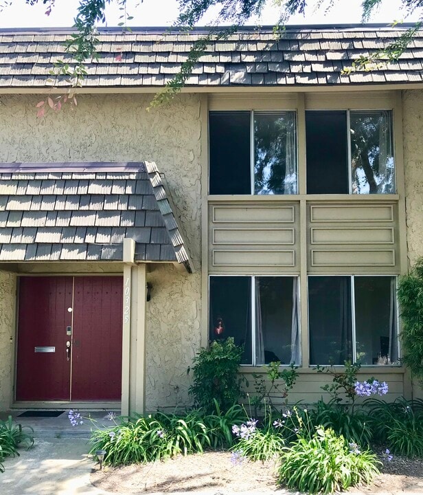 10325 Elk River Ct in Fountain Valley, CA - Building Photo