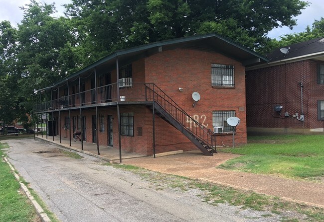 482 E Mclemore Ave in Memphis, TN - Foto de edificio - Building Photo