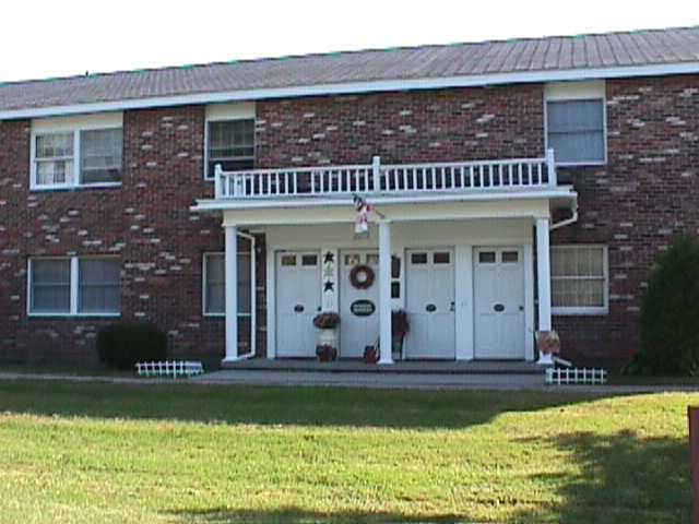 Colonial Manor Apartments Photo