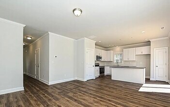 512 Kingsway Cir in Charlotte, NC - Building Photo - Building Photo