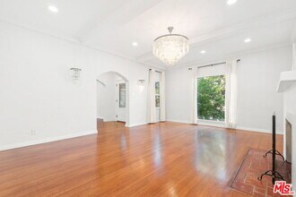 1121 S Orange Dr in Los Angeles, CA - Building Photo - Building Photo