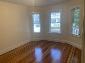 44 Easton St, Unit 1 in Boston, MA - Foto de edificio - Building Photo