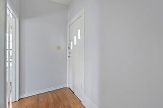 516 Mill St in Denton, TX - Foto de edificio - Building Photo