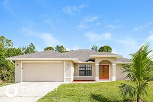 717 Little Rock St E in Lehigh Acres, FL - Building Photo