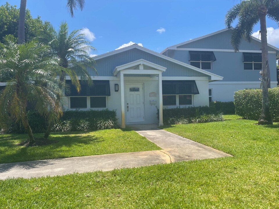 2110 Spanish Trail in Delray Beach, FL - Building Photo