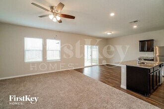 13503 Lunar Light in Saint Hedwig, TX - Building Photo - Building Photo