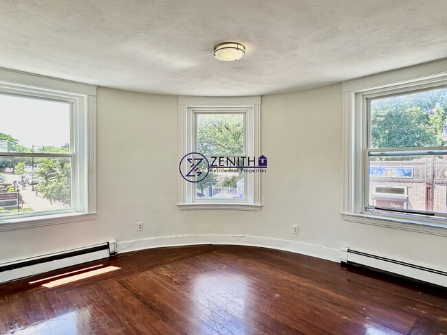376 Washington St, Unit 2
