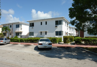 935 Bay Dr in Miami Beach, FL - Building Photo - Building Photo