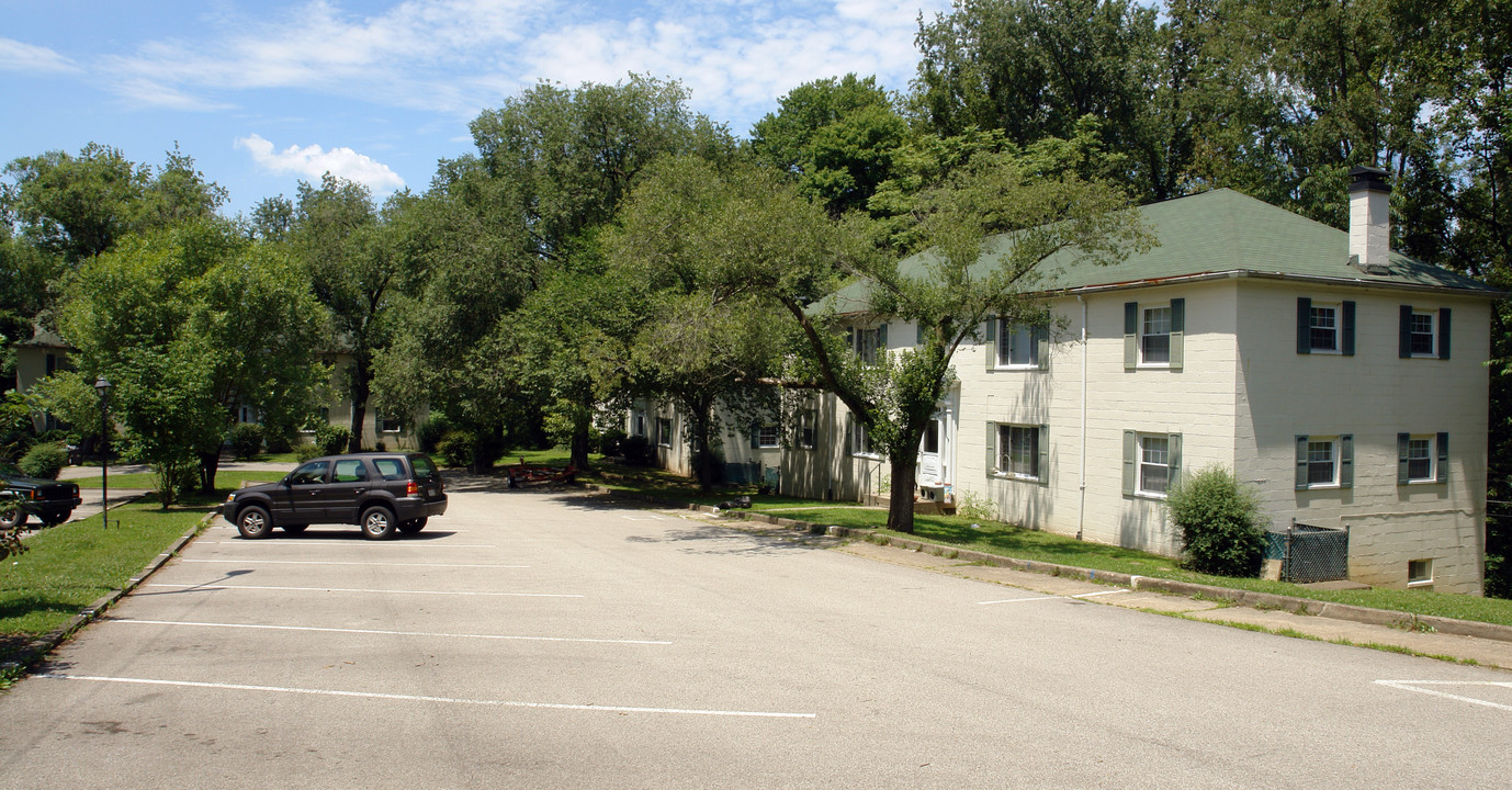 Chilton Manor Apartments in Charleston, WV - Building Photo