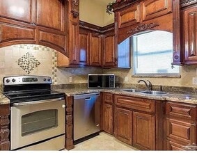 6 Fairmont Ave in McAllen, TX - Building Photo - Building Photo