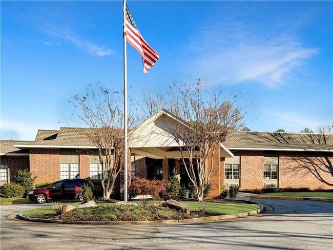 property at 475 Mount Vernon Hwy NE