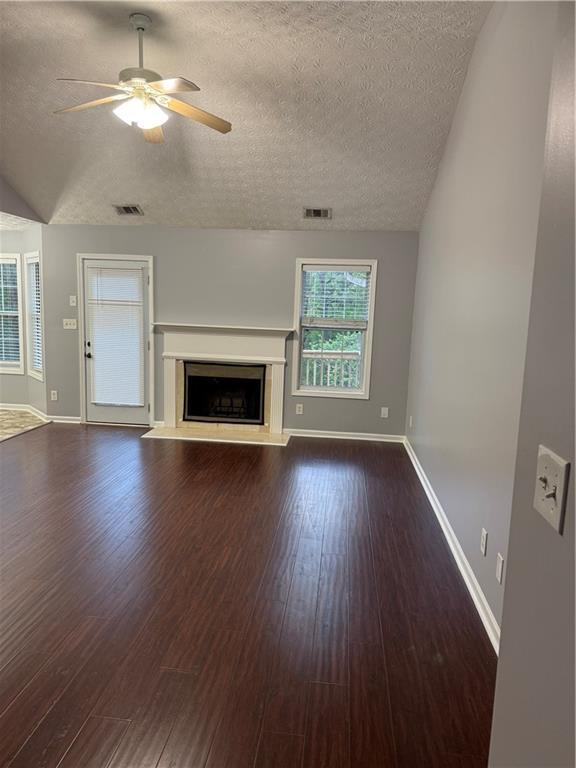 4831 Daintree Ct in Flowery Branch, GA - Foto de edificio - Building Photo