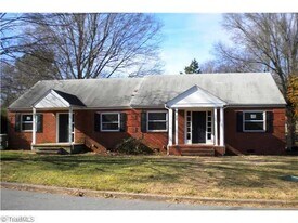 300 N 3rd Ave in Mayodan, NC - Building Photo