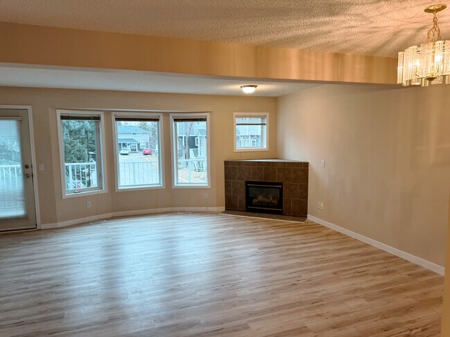 586 Regal Pk NE in Calgary, AB - Building Photo - Building Photo