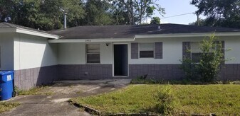 2450 13th Ave S in St. Petersburg, FL - Building Photo