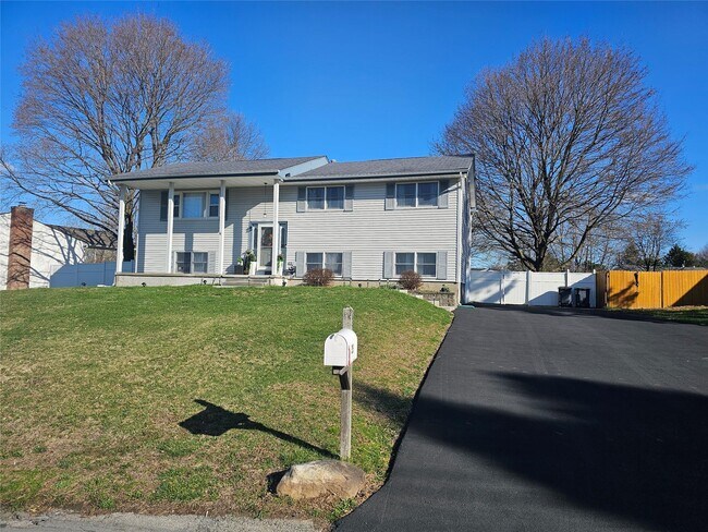 35 Scott Dr in Middletown, NY - Building Photo - Building Photo