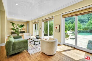 29734 Mulholland Hwy in Agoura Hills, CA - Building Photo