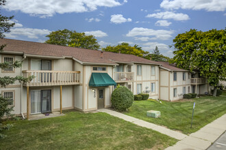 Maple Park Terraces in Flint, MI - Building Photo - Building Photo