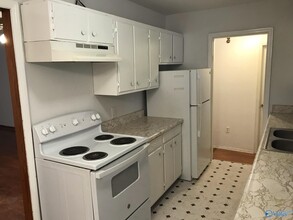 3002 Fairacres Rd SW in Huntsville, AL - Building Photo - Building Photo