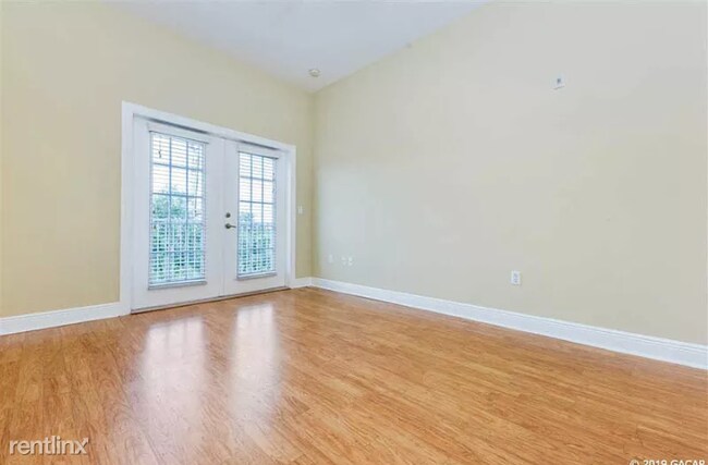 230 SW 2nd Ave-Unit -Apt 402 in Gainesville, FL - Foto de edificio - Building Photo