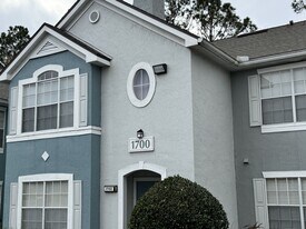 1717 County Rd 220 in Orange Park, FL - Building Photo