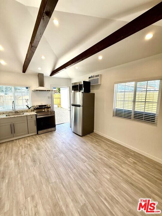 20847 Community St in Los Angeles, CA - Foto de edificio