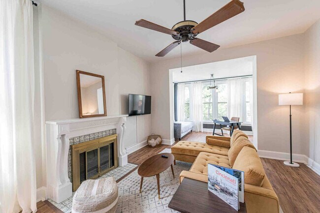 351 Thrall St in Cincinnati, OH - Building Photo - Building Photo