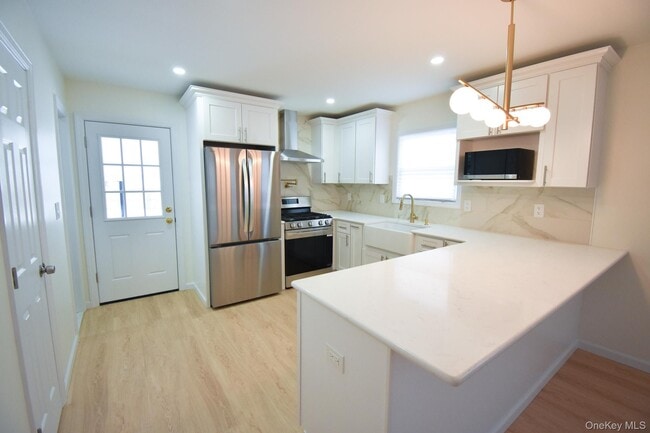 36 S 5th Ave in Brentwood, NY - Building Photo - Building Photo