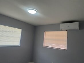 1067 NW 24th St in Miami, FL - Building Photo - Building Photo