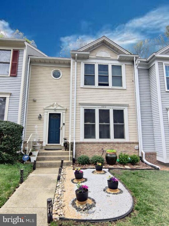 7212 Burton Hill Ct in Springfield, VA - Foto de edificio