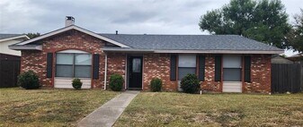 2231 Ridgedale Dr in Carrollton, TX - Building Photo